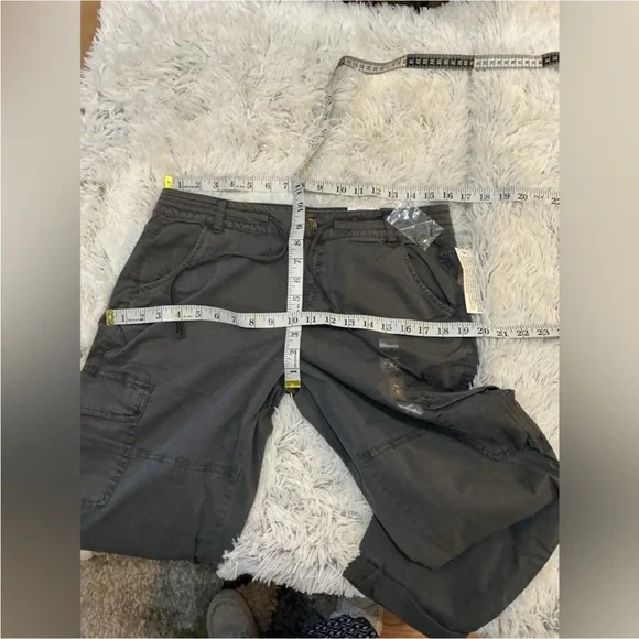 Sonoma Goods for Life 6 pocket midrise dark gray utility Capri Woman’s 10 - Picture 9 of 9